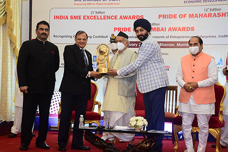 Maharashtra Industry Development Association has presented 12th Edition of “PRIDE OF MAHARASHTRA AWARDS 2021” to Empire Industrial Centrum (A Division of Empire Industries Ltd.), as a Best Industrial Park. The Award received by Mr. Anoop Kumar Bhargava – CEO & Director of Empire Industries Ltd., and presented by Hon’ble Governor of Maharashtra, Shri Bhagat Singh Koshyari on 13th February 2022 at the Raj Bhavan, Mumbai.
