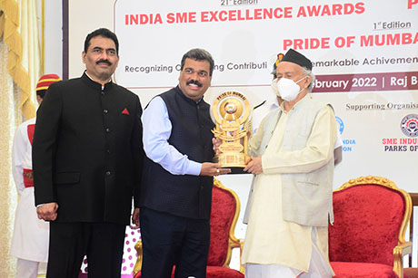 Maharashtra Industry Development Association has presented 1st Edition of “PRIDE OF MUMBAI AWARDS 2021” to MUNICIPAL CORPORATION OF GREATER MUMBAI for Providing Best Utility Services to Mumbaikars during the pandemic. The Award received by Adv. Suhas Wadkar – Deputy Mayor of Municipal Corporation of Greater Mumbai and presented by Hon’ble Governor of Maharashtra, Shri Bhagat Singh Koshyari on 13th February 2022 at the Raj Bhavan, Mumbai