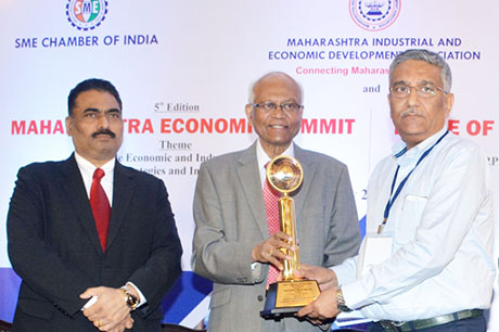 
      Dr. Raghunath Mashelkar, President of Global Research Alliance & Former Director General of Council of Scientific & Industrial Research (CSIR) presenting PRIDE OF MAHARASHTRA AWARD 2018 for BEST COMPANY OF THE YEAR (Manufacturing) to Indo Count Industries Ltd., Kolhapur. Award received by Mr. Arun Nijhawan, President - Operations, Indo Count Industries Ltd. Shri. Chandrakant Salunkhe, Founder & President, Maharashtra Industry Development Association and SME Chamber of India were present